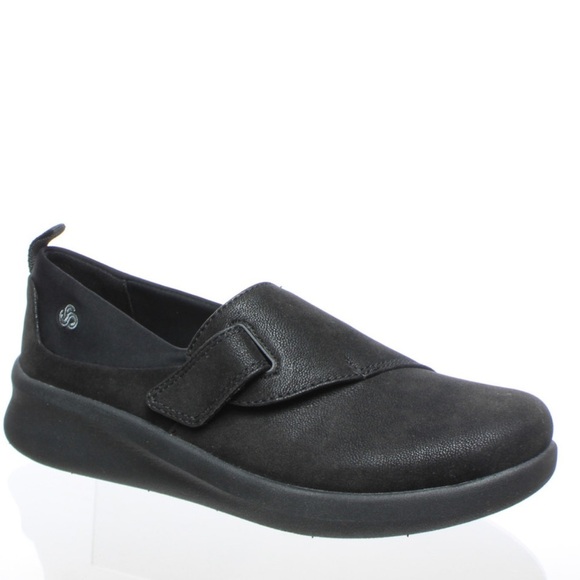 Clarks Women's Sillian 2.0 Ease Slip On Loafer - Picture 1 of 15